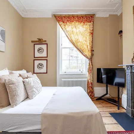 The New Cross Premier Rooms